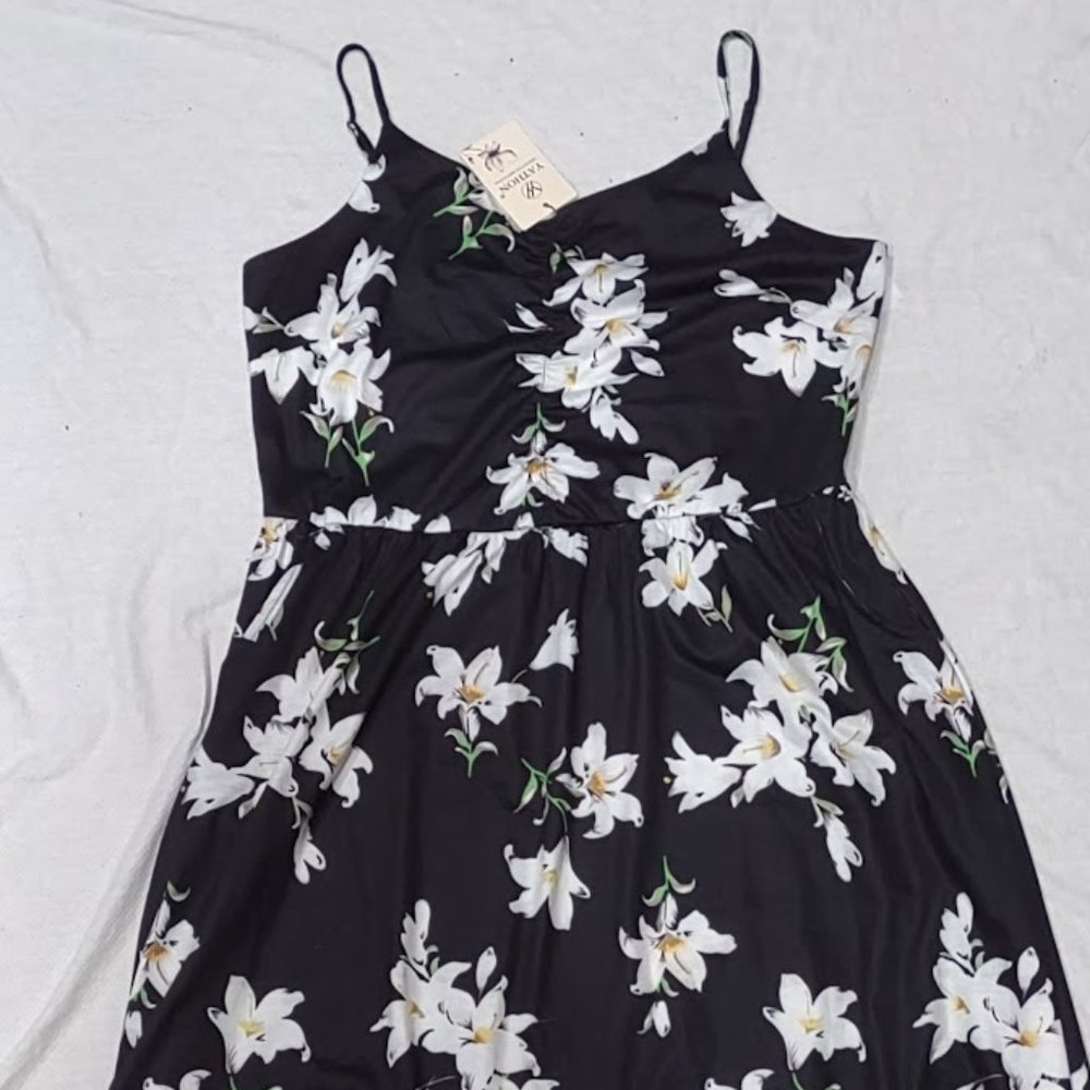 YATHON WHITE LILIES ON BLACK SPAGHETTI STRAPS SUMMER DRESS NWT WOMEN'S SIZE XL